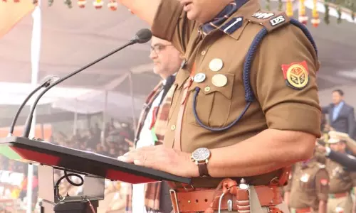 वाराणसी एसएसपी ने पांडेपुर थाना प्रभारी को किया सस्पेंड, भेलूपुर और शिवपुर थाना प्रभारी को किया लाइन हाजिर वाराणसी एसएसपी ने पांडेपुर थाना प्रभारी को किया सस्पेंड, भेलूपुर और शिवपुर थाना प्रभारी को किया लाइन हाजिर