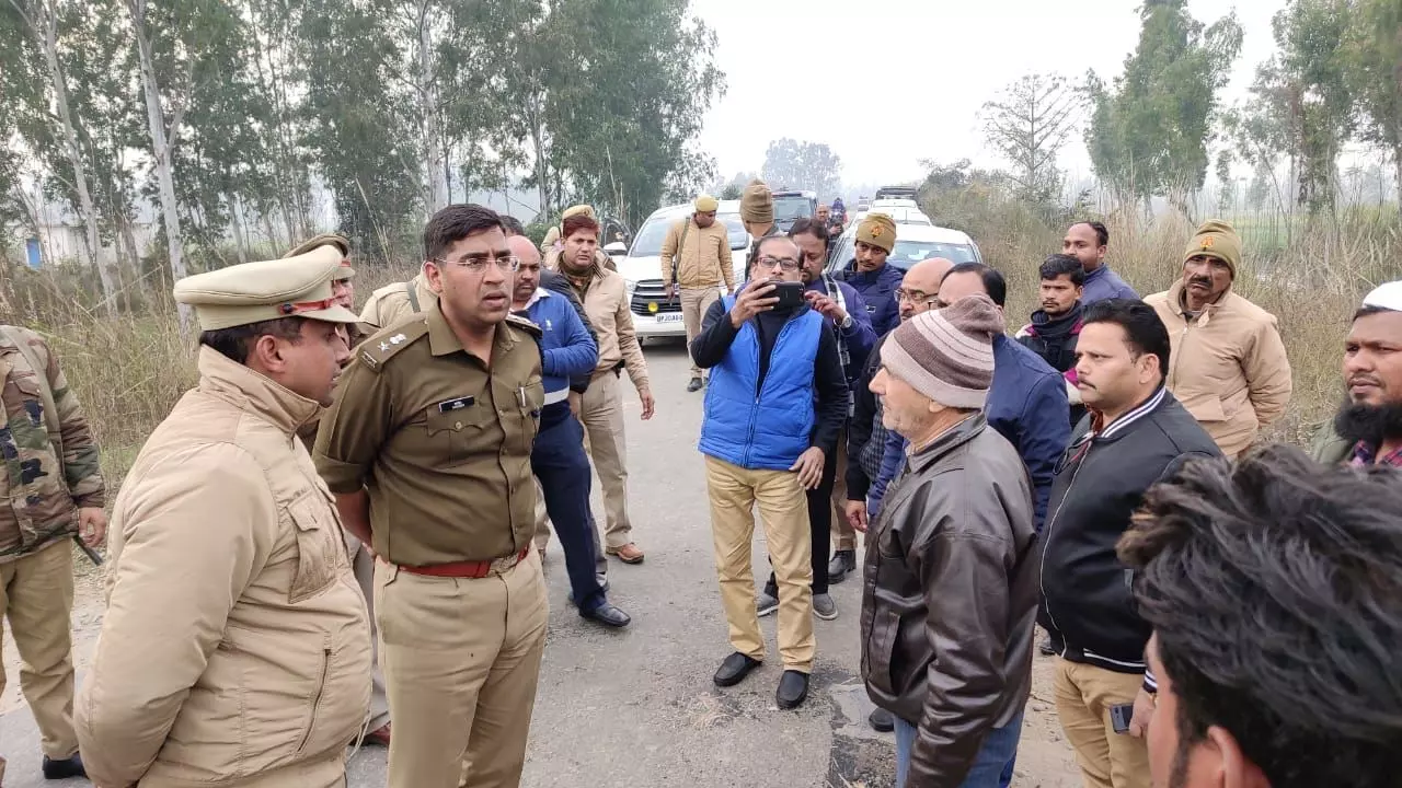 बिजनौर: पेट्रोल पंप मुनीम से लुटे चार लाख, मचा हड़कम्प बिजनौर: पेट्रोल पंप मुनीम से लुटे चार लाख, मचा हड़कम्प