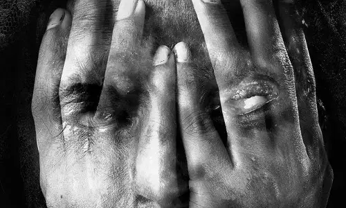 कौशाम्बी : आधी रात को फेंका तेजाब तीन बहने झुलसी 