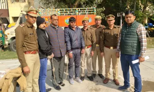 नोएडा पुलिस ने मिली बड़ी सफलता, बड़ी मात्रा में चोरी के समान के साथ 2 शातिर चोरों को किया गिरफ्तार