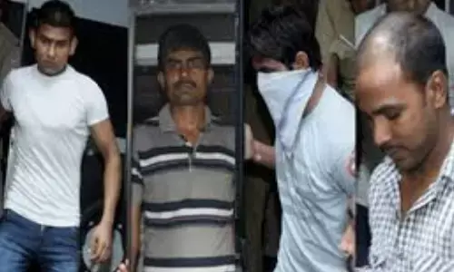 निर्भया केस: दोषी मुकेश की फांसी होनी तय, तो अक्षय ने बचने के लिए किया ये काम निर्भया केस: दोषी मुकेश की फांसी होनी तय, तो अक्षय ने बचने के लिए किया ये काम