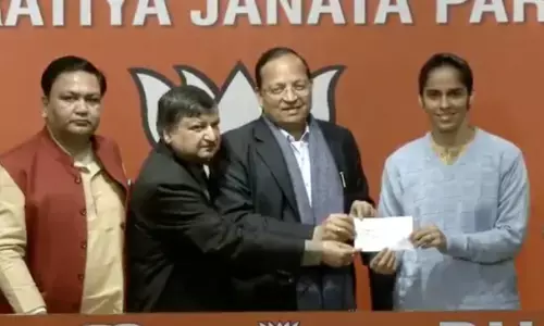 भारत की स्टार बैडमिंटन खिलाड़ी के राजनीतिक कोर्ट मे दिखायेगी अपना जलवा, बीजेपी में हुई शामिल भारत की स्टार बैडमिंटन खिलाड़ी के राजनीतिक कोर्ट मे दिखायेगी अपना जलवा, बीजेपी में हुई शामिल