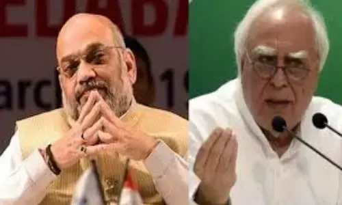 अमित शाह बोले- आप देश के साथ या शाहीन बाग के? तो कपिल सिब्बल ने किया पलटवार अमित शाह बोले- आप देश के साथ या शाहीन बाग के? तो कपिल सिब्बल ने किया पलटवार