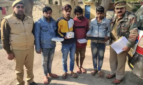 नोएडा पुलिस ने किया फर्जी काॅल सेन्टर का पर्दाफाश, मौके से 4 शातिर अभियुक्त गिरफ्तार