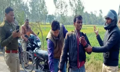 नफरत ऐसी...पत्नी का कटा हुआ सिर लेकर सड़कों पर घूमा, थाने पहुंचकर बोला- मार डाला उसे नफरत ऐसी...पत्नी का कटा हुआ सिर लेकर सड़कों पर घूमा, थाने पहुंचकर बोला- मार डाला उसे