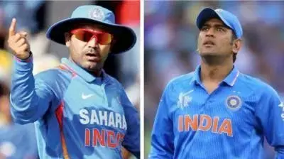 वीरेंद्र सहवाग ने उठाए एमएस धोनी की कप्तानी पर सवाल, लगाया यह बड़ा आरोप..टीम इंडिया में फैली सनसनी? वीरेंद्र सहवाग ने उठाए एमएस धोनी की कप्तानी पर सवाल, लगाया यह बड़ा आरोप..टीम इंडिया में फैली सनसनी?