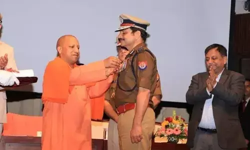 IG मोहित अग्रवाल ने किया यूपी पुलिस का नाम रोशन,फर्रुखाबाद के अपहरणकर्ता और पत्नी की मौत के बाद बची बच्ची को लिया गोद