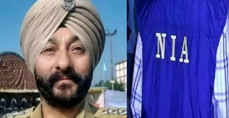 J&K: डीएसपी देविंद्र सिंह केस में NIA ने कई जगहों पर की छापेमारी J&K: डीएसपी देविंद्र सिंह केस में NIA ने कई जगहों पर की छापेमारी