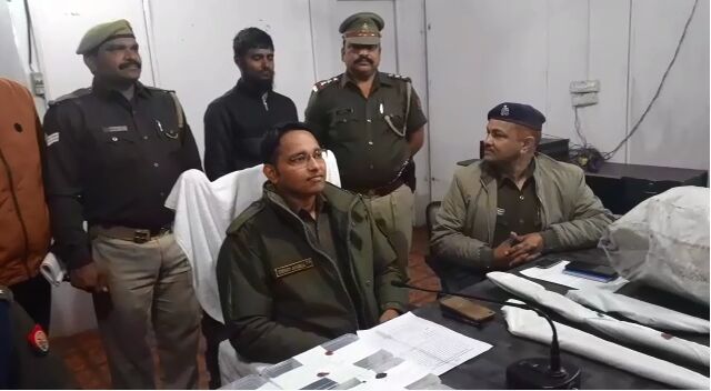 शामली में अवैध असलहा फैक्ट्री का भंडाफोड़, एक गिरफ्तार शामली में अवैध असलहा फैक्ट्री का भंडाफोड़, एक गिरफ्तार