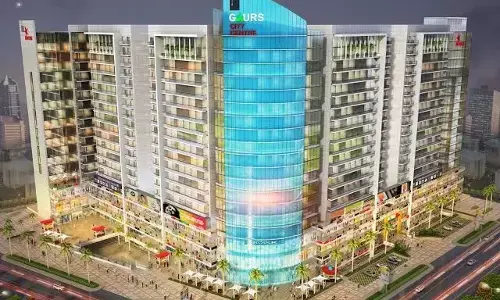 ग्रेटर के नोएडा के मॉल से गिरे चार मजदूर, एक की मौत