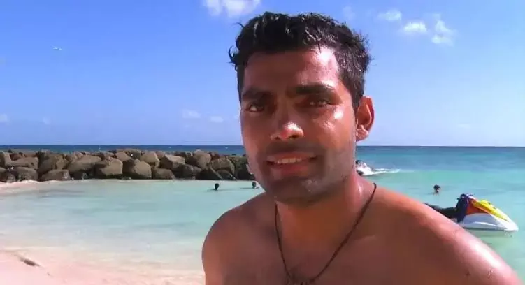 पाक क्रिकेटर उमर अकमल हुए ने गुस्से में सरेआम उतारे कपड़े, अब बोर्ड लेगा एक्शन? पाक क्रिकेटर उमर अकमल हुए ने गुस्से में सरेआम उतारे कपड़े, अब बोर्ड लेगा एक्शन?