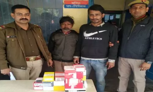 नोएडा पुलिस ने दो मोबाइल लूटरे को किया गिरफ्तार,कब्जे से विभन्न कपंनियों के 18 मोबाइल बरामद