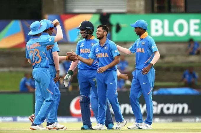 LIVE INDvsPAK : भारतीय गेंदबाजों की गेंद नही झेल पाई पाकिस्तान इस तरह हुई आलआउट, कुछ देर में भारतीय बल्लेबाजी