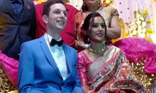 UP के रायबरेली में फ्रांस से आई बारात, दूल्हे ने फ्रेंच में लिए सात जन्मों के वचन UP के रायबरेली में फ्रांस से आई बारात, दूल्हे ने फ्रेंच में लिए सात जन्मों के वचन