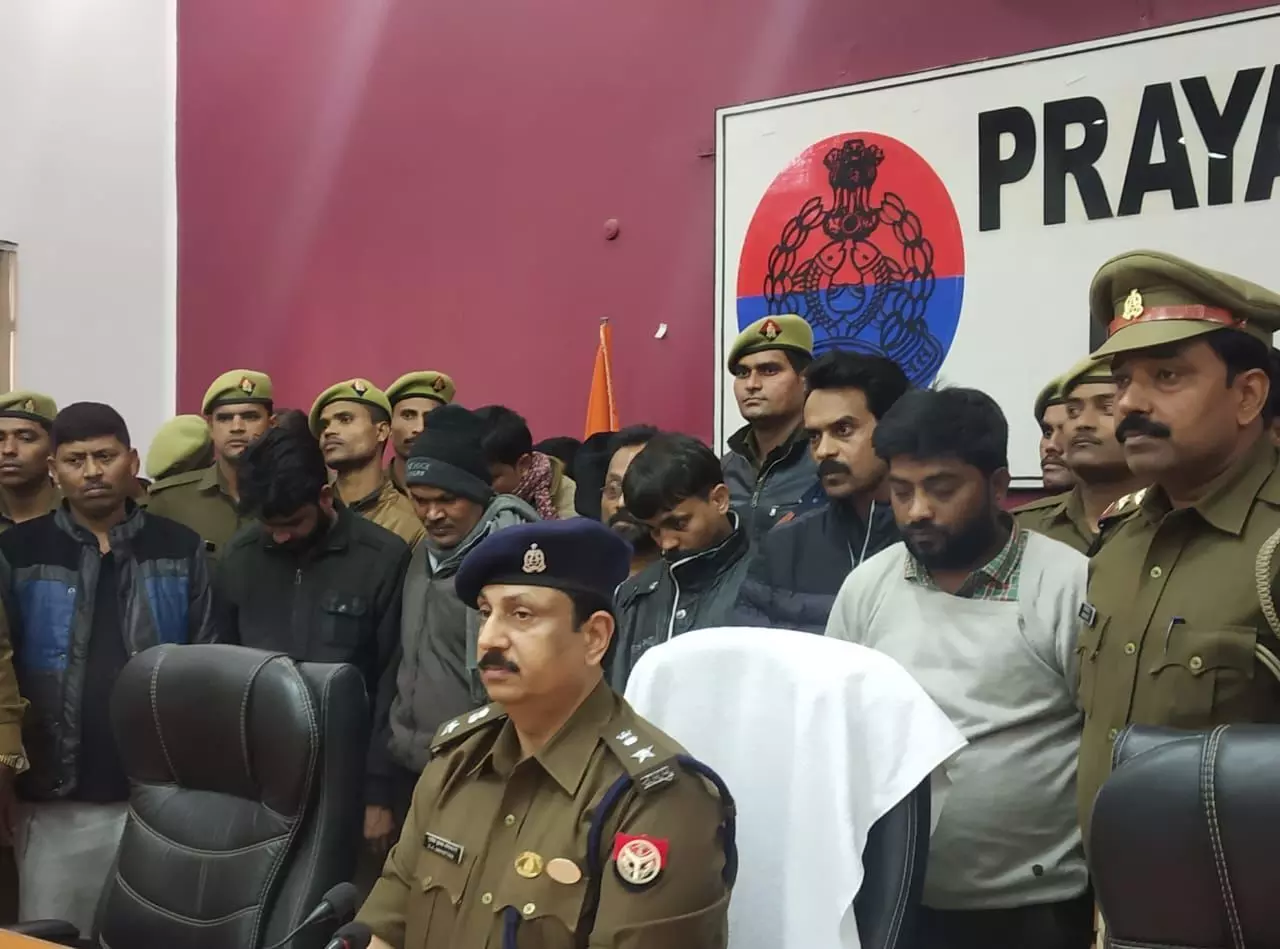 कैबिनेट मंत्री नन्द गोपाल गुप्ता नन्दी के भाई बच्चा गुप्ता समेत 13 जुआरी गिरफ्तार