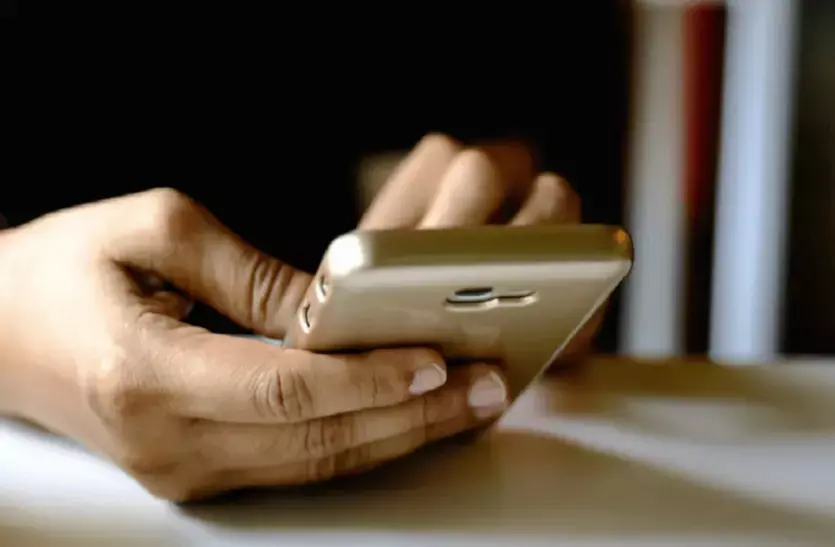 यूपी में डॉ पति देख रहा थो पोर्न मूवी, जब वीडियो में दिखाई दी उसकी पत्नी तो होश उड़ गए!