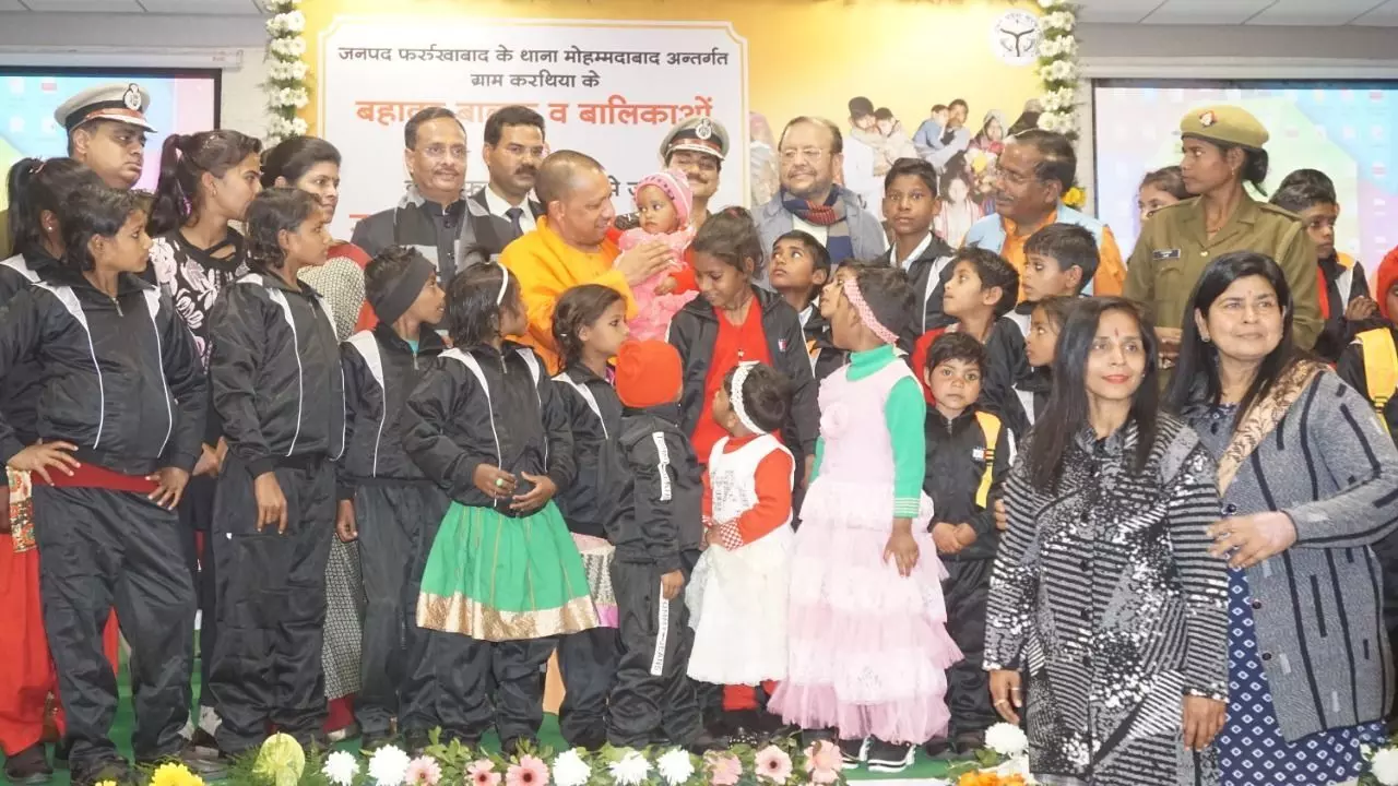 सीएम ने दिया फर्रुखाबाद में 24 मासूम बच्चों को छुड़ाने वाली पुलिस टीम को दस लाख का इनाम