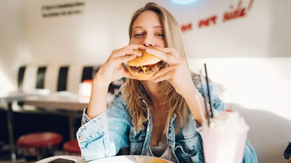 बर्गर किंग का वेलेंटाइन ऑफर, एक्स की तस्वीर लाओ मुफ्त बर्गर खाओ