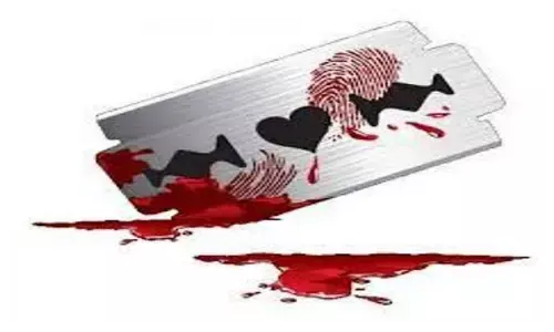 लड़की ने लड़के के चेहरे पर मारी ब्लेड, खुद भी हुई बेहोश, ब्लेड मारते हुए बोली थी हैरान करने वाली बात लड़की ने लड़के के चेहरे पर मारी ब्लेड, खुद भी हुई बेहोश, ब्लेड मारते हुए बोली थी हैरान करने वाली बात