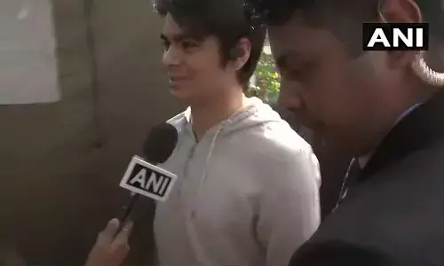 प्रियंका गांधी का बेटा पहली बार डाला वोट, किस मुद्दे पर किया मतदान ये भी बताया