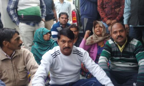 सुमित्रा अस्पताल में महिला की मौत,परिजनों ने लगाया लाहपरवाही का आरोप सुमित्रा अस्पताल में महिला की मौत,परिजनों ने लगाया लाहपरवाही का आरोप