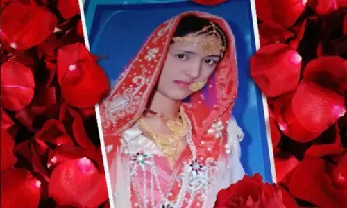 रामपुर में तीन तलाक के बाद पत्नी पर मिट्टी का तेल छिड़ककर जिंदा जलाया, हालत गंभीर रामपुर में तीन तलाक के बाद पत्नी पर मिट्टी का तेल छिड़ककर जिंदा जलाया, हालत गंभीर