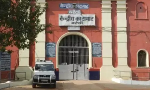 सेंट्रल जेल में 3 कैदियों की मौत से जेल प्रशासन हरकत में, तो मौत होने का करण बताकर दी अपनी सफाई सेंट्रल जेल में 3 कैदियों की मौत से जेल प्रशासन हरकत में, तो मौत होने का करण बताकर दी अपनी सफाई