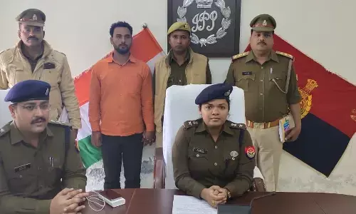 मुरादाबाद का फर्जी कमिश्नर बन अधिकारियों पर धौंस जमाने वाला युवक चढ़ा पुलिस के हत्थे.