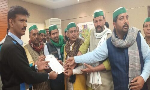 एसीओ से मिला भारतीय किसान यूनियन का प्रनिधिमंडल एसीओ से मिला भारतीय किसान यूनियन का प्रनिधिमंडल