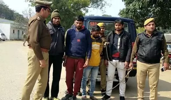 बिजनौर: पुलिस ने दो लाख की मोटरसाइकिल से 20000 की लूट करने वाले चार लोगों को किया गिरफ्तार