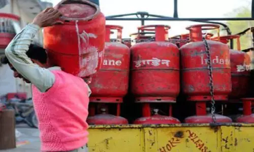 LPG सिलिंडर पहुंचाते समय जनता को कोरोना से जुड़ी 4 बातें भी बताएंगे डिलीवरी बॉय