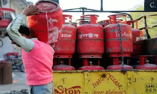 एलपीजी गैस सिलेंडर के दाम में भारी बढ़ोत्तरी, चेक करें क्या है नया रेट