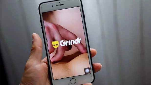 गे डेटिंग ऐप से 150 को फंसाया, लूटा, पीटा और न्यूड तस्वीरें खींचकर किया ब्लैकमेल गे डेटिंग ऐप से 150 को फंसाया, लूटा, पीटा और न्यूड तस्वीरें खींचकर किया ब्लैकमेल