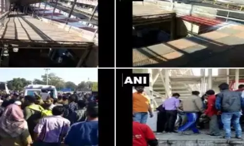 भोपाल रेलवे स्टेशन पर फुटओवर ब्रिज का एक हिस्सा गिरा, 6 लोग घायल भोपाल रेलवे स्टेशन पर फुटओवर ब्रिज का एक हिस्सा गिरा, 6 लोग घायल