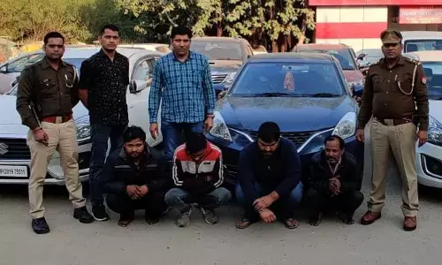 4 शातिर वाहन चोरों को नोएडा पुलिस ने किया गिरफ्तार,कब्जे से 6 लक्जरी कार बरामद