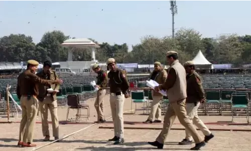 ट्रैफिक एडवाजरी जारी, केजरीवाल के शपथ ग्रहण के दिन कई रास्ते रहेंगे बंद, सारी डिटेल यहां देखें ट्रैफिक एडवाजरी जारी, केजरीवाल के शपथ ग्रहण के दिन कई रास्ते रहेंगे बंद, सारी डिटेल यहां देखें