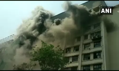 मुंबई: जीएसटी भवन में लगी भीषण आग