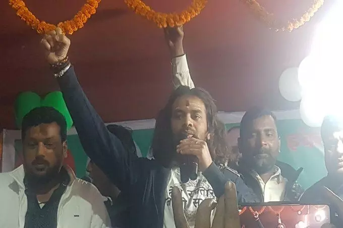 तेजप्रताप यादव ने फिर की ऊटपटांग बात, अब हो रही सब जगह थू थू! तेजप्रताप यादव ने फिर की ऊटपटांग बात, अब हो रही सब जगह थू थू!