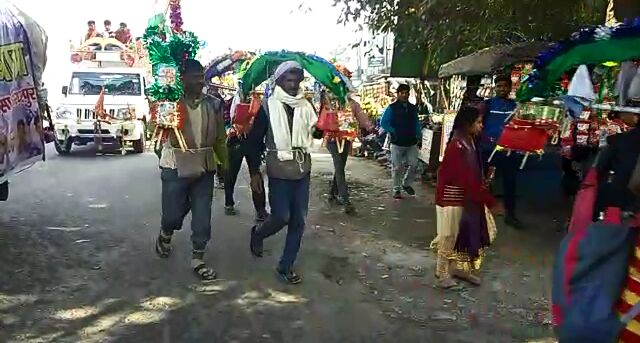बिजनौर : कावड़ियों की थकान इस प्राचीन भैरो बाबा के मंदिर मे सोटे से थकान भी पल भर मे उतर जाती है बिजनौर : कावड़ियों की थकान इस प्राचीन भैरो बाबा के मंदिर मे सोटे से थकान भी पल भर मे उतर जाती है