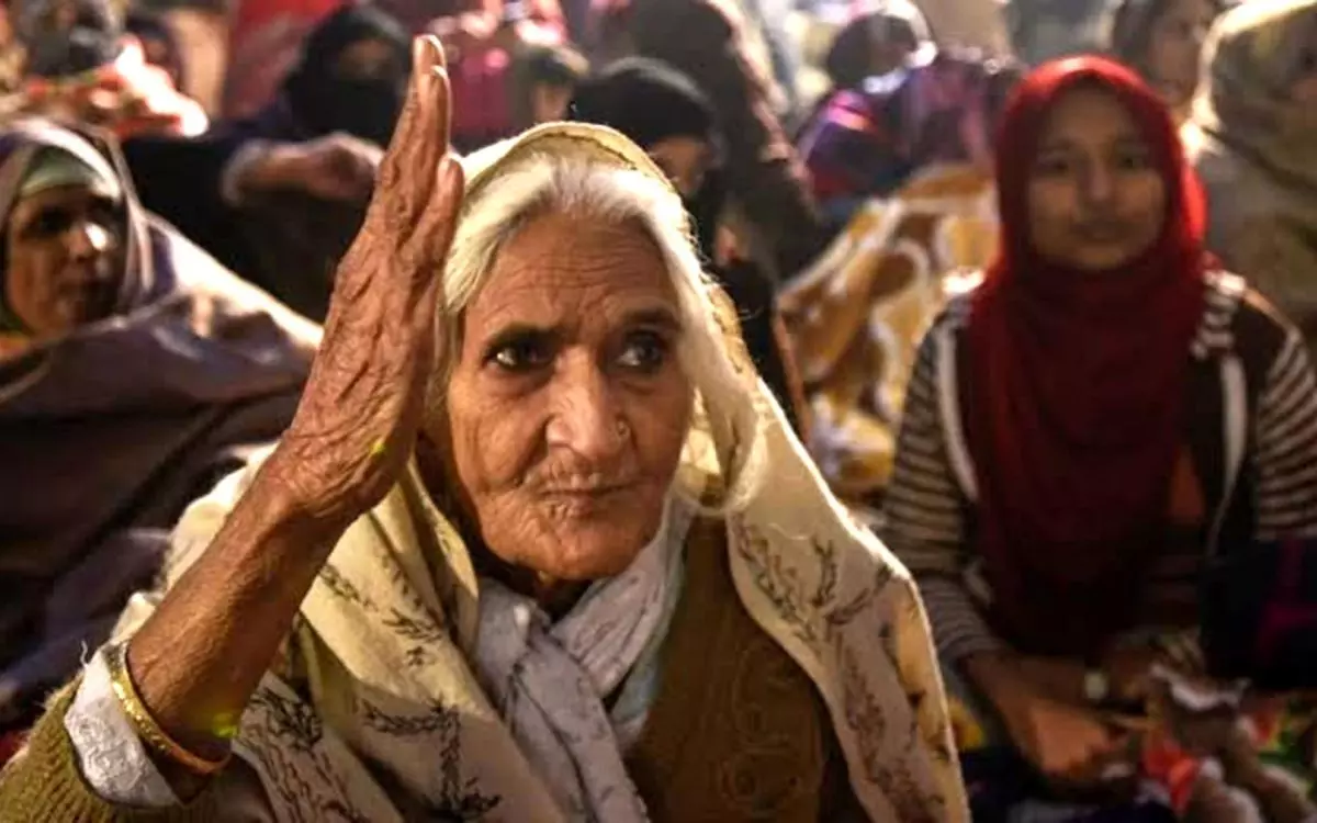 शाहीन बाग की दादियां की एक आवाज चाहे गोली मार दो लेकिन ... शाहीन बाग की दादियां की एक आवाज चाहे गोली मार दो लेकिन ...