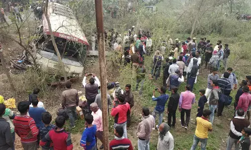 यूपी में बस एक्सीडेंट हुआ, दो की मौत एक दर्जन से ज्यादा घायल