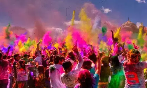 इस होली पर बना है शुभ संयोग इस होली पर बना है शुभ संयोग
