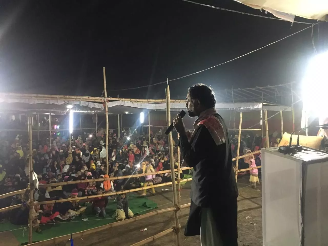 हमारे देश के प्रधानमंत्री मोदी बहुत बड़े डॉक्टर हैं, लेकिन इंजेक्शन पहले देते हैं और बीमारी बाद में खोजते हैं हमारे देश के प्रधानमंत्री मोदी बहुत बड़े डॉक्टर हैं, लेकिन इंजेक्शन पहले देते हैं और बीमारी बाद में खोजते हैं