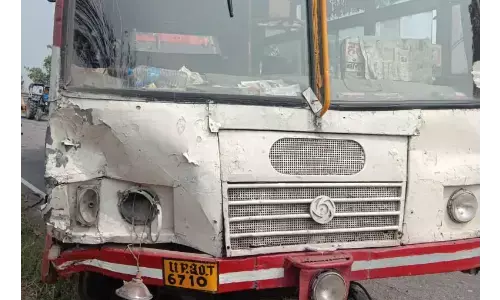 हरदोई में वाइक रोडवेज से टकराई, बेटा बेटी समेत माँ की मौत, वीडियो देख मचा हाहाकार, कैसे तडफ तडफ कर तोडा दम