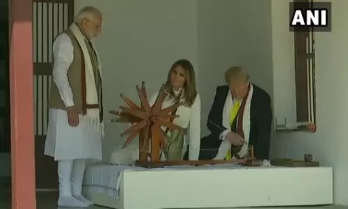 वीडियों में देंखे जब Donald Trump ने साबरमती आश्रम में चलाया चरखा