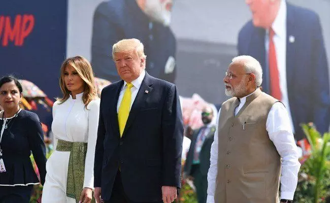 ट्रम्प आगरा में 2 घंटे रहेंगे, 21 जगहों पर 3000 कलाकार स्वागत करेंगे; 14 किमी के रूट पर 10 हजार सुरक्षाकर्मी तैनात ट्रम्प आगरा में 2 घंटे रहेंगे, 21 जगहों पर 3000 कलाकार स्वागत करेंगे; 14 किमी के रूट पर 10 हजार सुरक्षाकर्मी तैनात