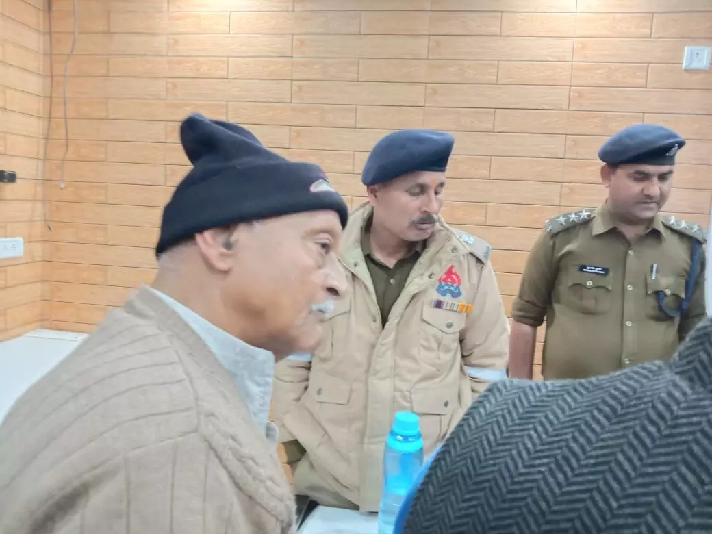 बिजनौर में टाइल्स की दूकान में बदमाशों ने की लूट बिजनौर में टाइल्स की दूकान में बदमाशों ने की लूट