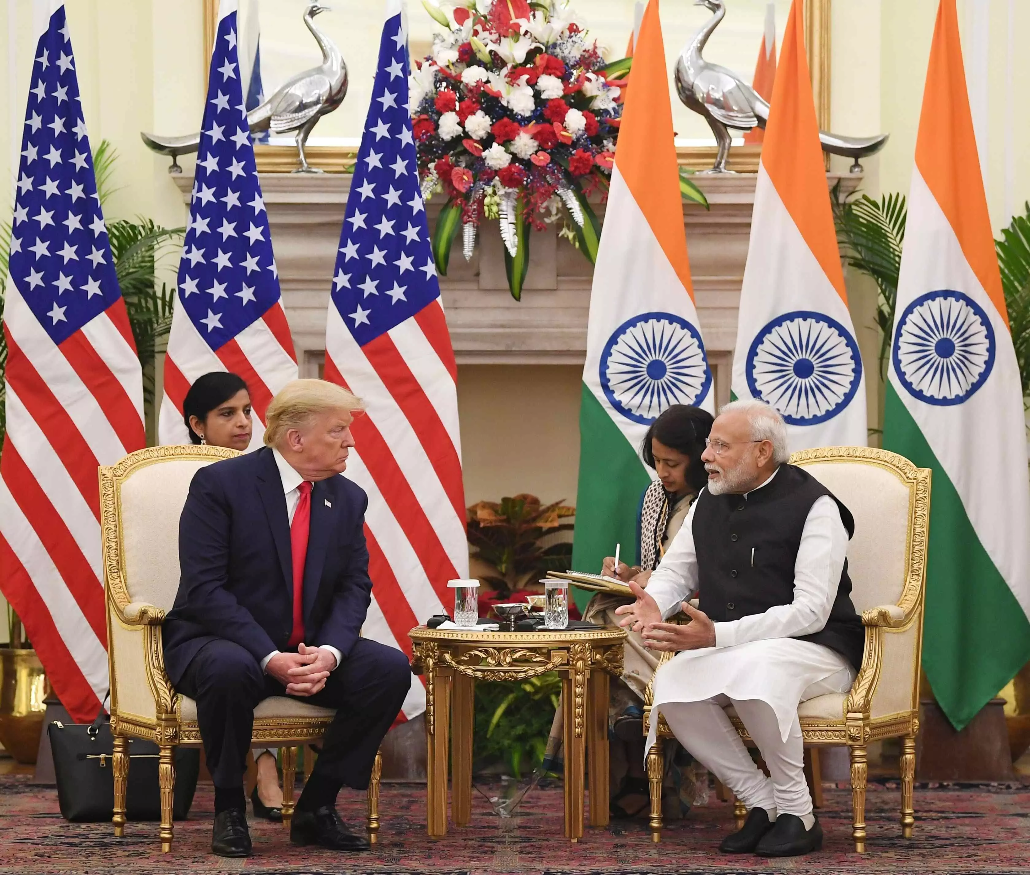 भारत-अमेरिका के बीच 3 अरब डॉलर की डिफेंस डील पर दस्तखत भारत-अमेरिका के बीच 3 अरब डॉलर की डिफेंस डील पर दस्तखत