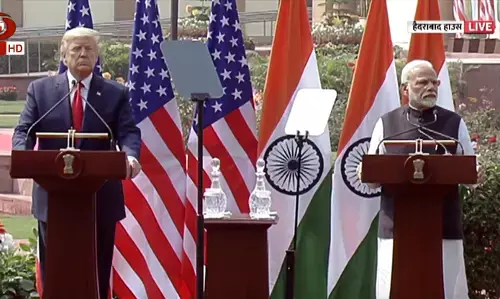 LIVE: भारत-अमेरिका में कई डील, पीएम मोदी और राष्ट्रपति ट्रंप का साझा बयान LIVE: भारत-अमेरिका में कई डील, पीएम मोदी और राष्ट्रपति ट्रंप का साझा बयान