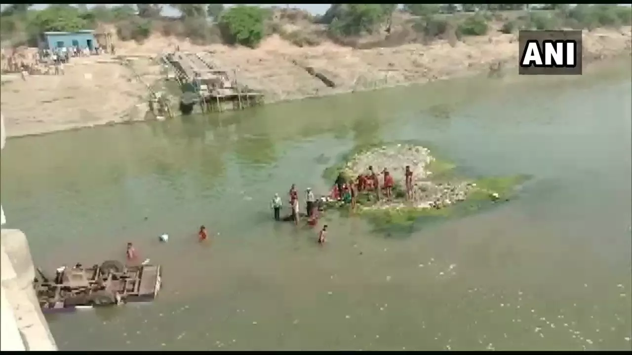राजस्थान में बड़ा हादसा : बारातियों की बस नदी में गिरी, 24 की मौत 5 घायल